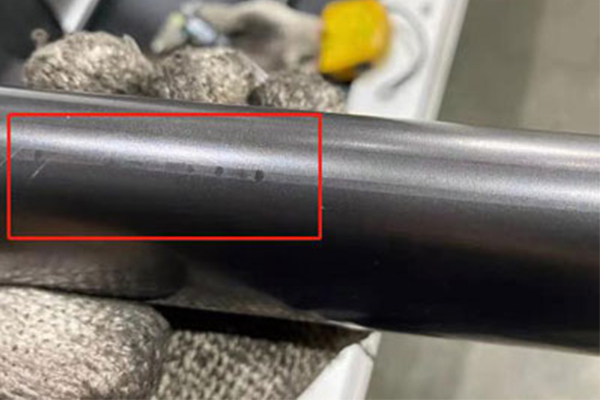 Come evitare graffi causati dagli artigli durante l'elaborazione del tubo?