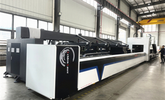 La macchina per taglio Laser a tubo Ultra lungo funziona per il cliente europeo